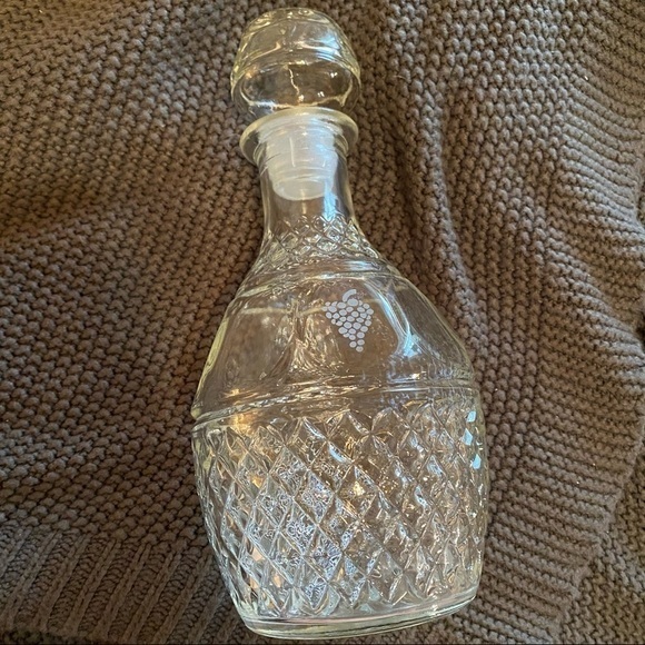 Vintage Whiskey Decanter bottle with stopper for Scotch, Bourbon, Tequila - Picture 6 of 7